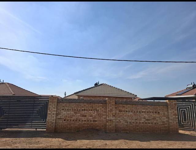 3 BEDROOM HOUSE FOR SALE IN LEHAE